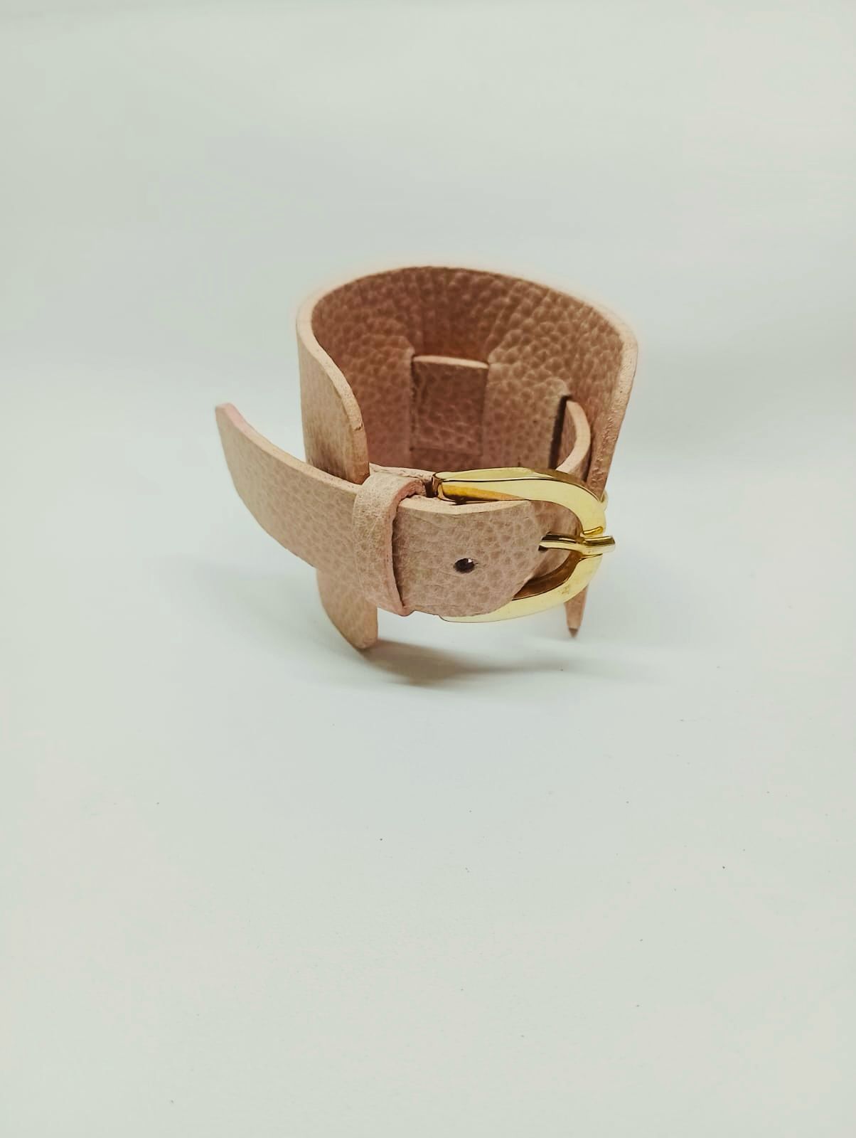 Brazalete 100% cuero. Transferencia bancaria $2500