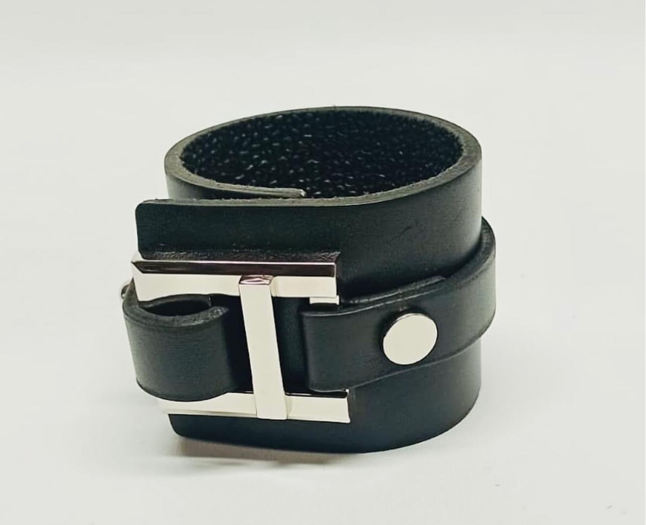 Brazalete 100% cuero. Transferencia bancaria $2500