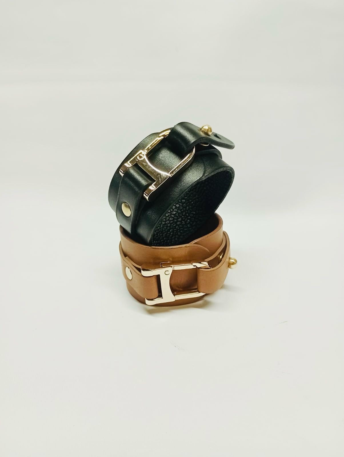 Brazalete 100% cuero. Transferencia bancaria $2500