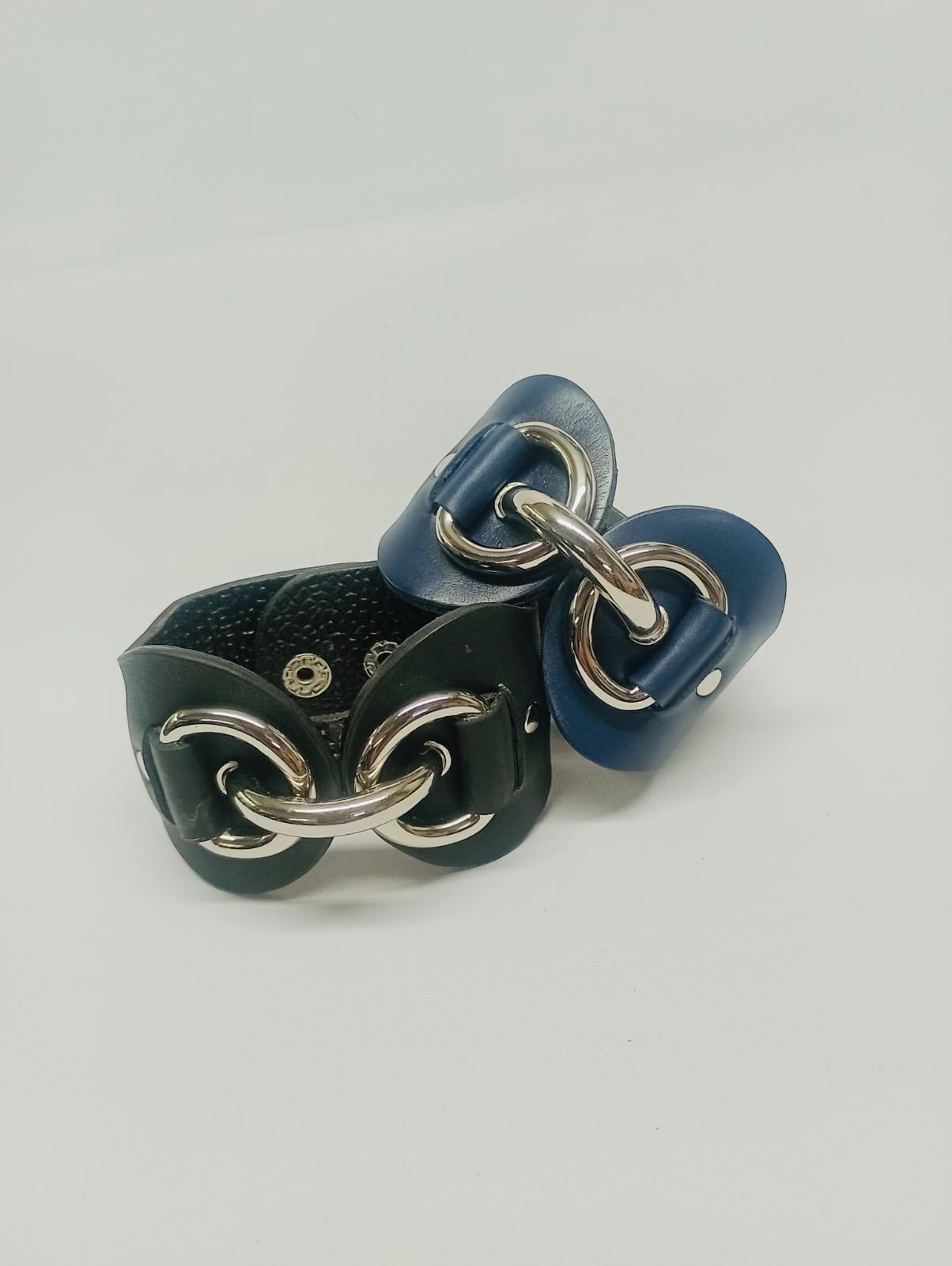 Brazalete 100% cuero. Transferencia bancaria $2000