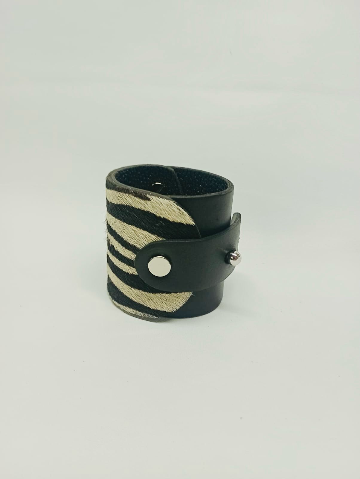 Brazalete 100% cuero. Transferencia bancaria $2900