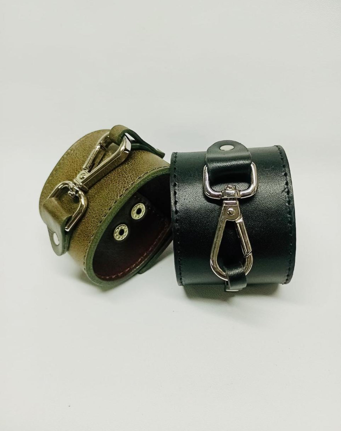 Brazalete 100% cuero. Transferencia bancaria $2400