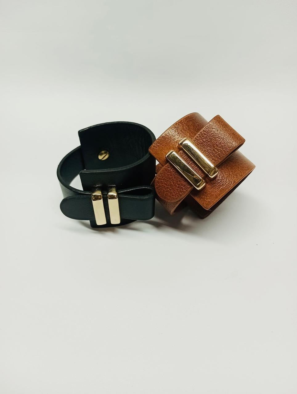 Brazalete 100% cuero. Transferencia bancaria $2400