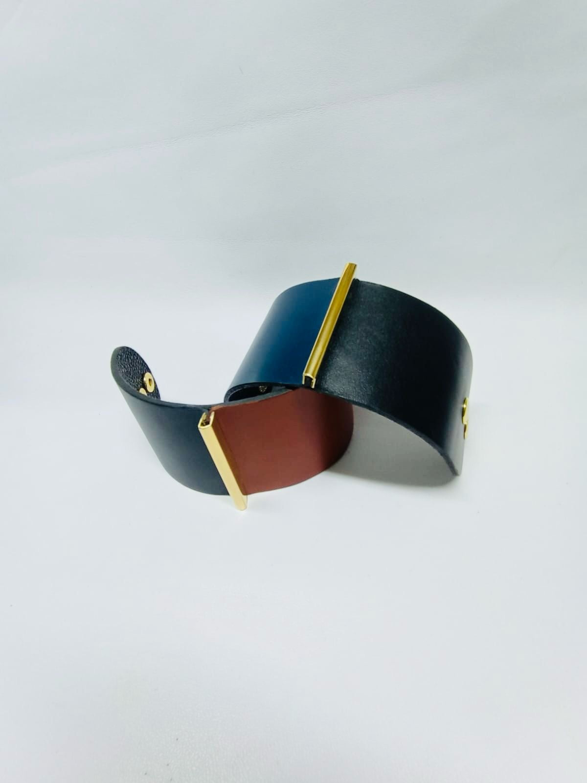 Brazalete 100% cuero. Transferencia bancaria $2550