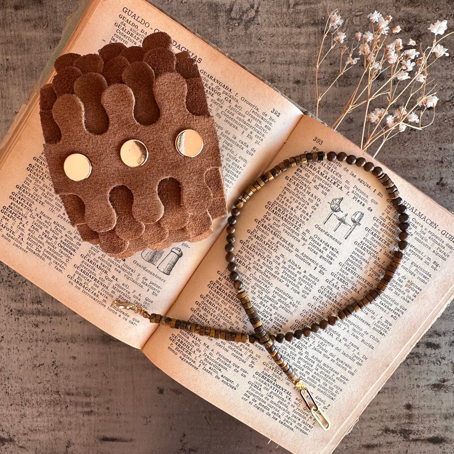 Brazalete 100% cuero. Transferencia bancaria $2000