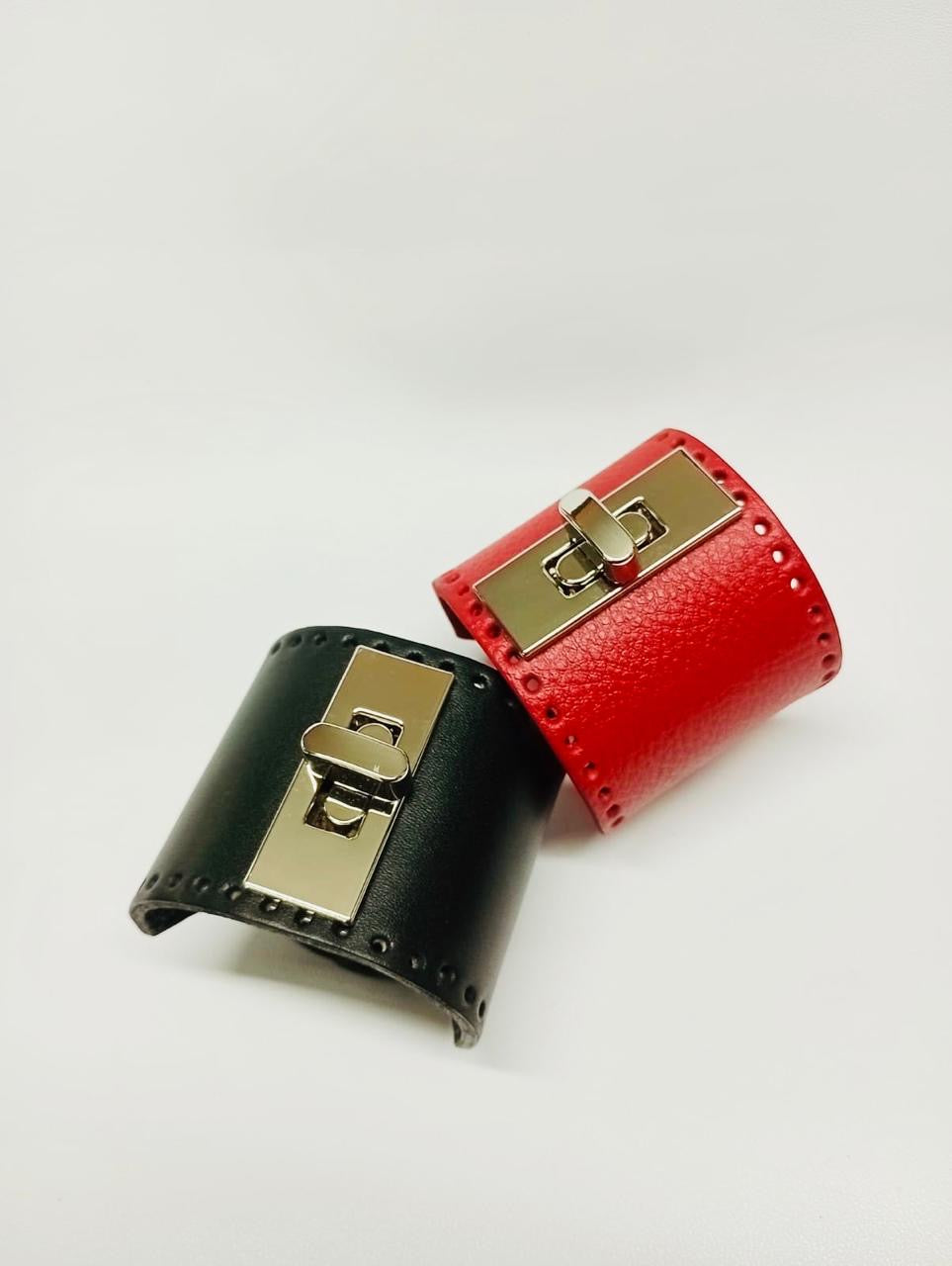 Brazalete 100% cuero. Transferencia bancaria $2500