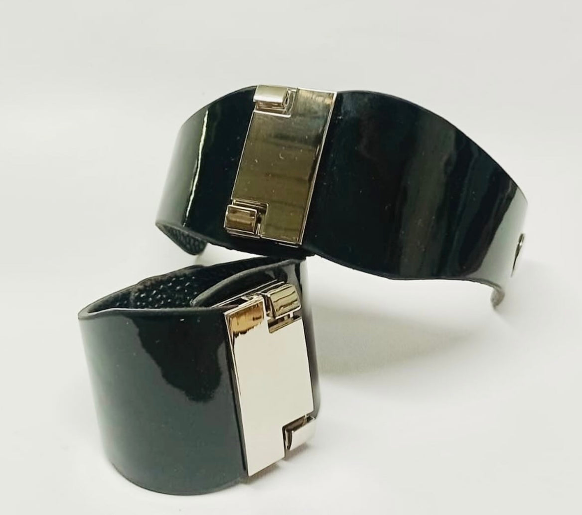 Brazalete 100% cuero. Transferencia bancaria $2500