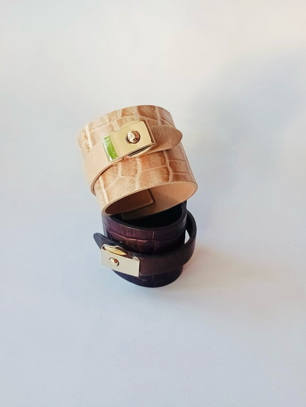 Brazalete 100% cuero. Transferencia bancaria $2450