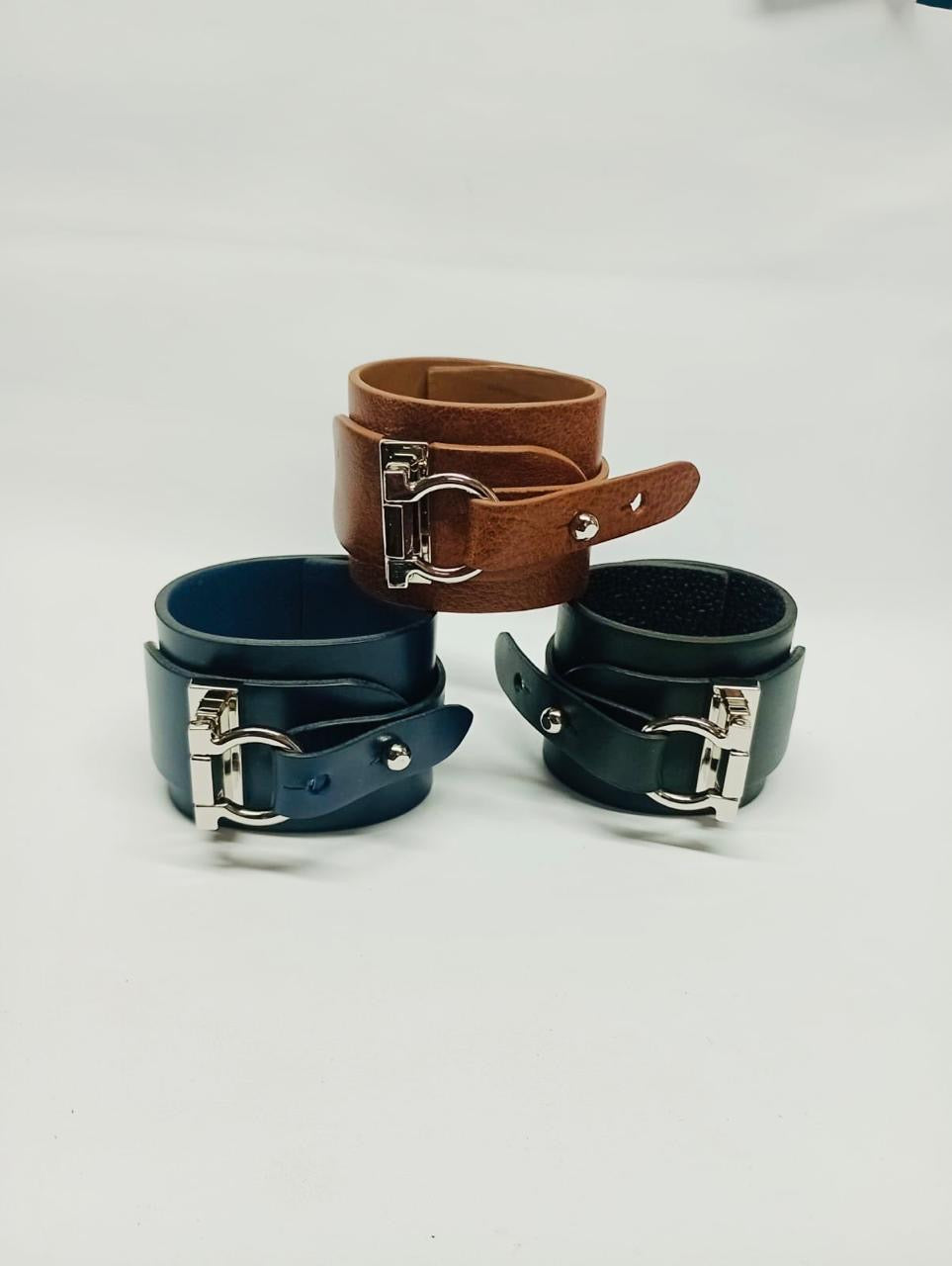 Brazalete 100% cuero. Transferencia bancaria $2500
