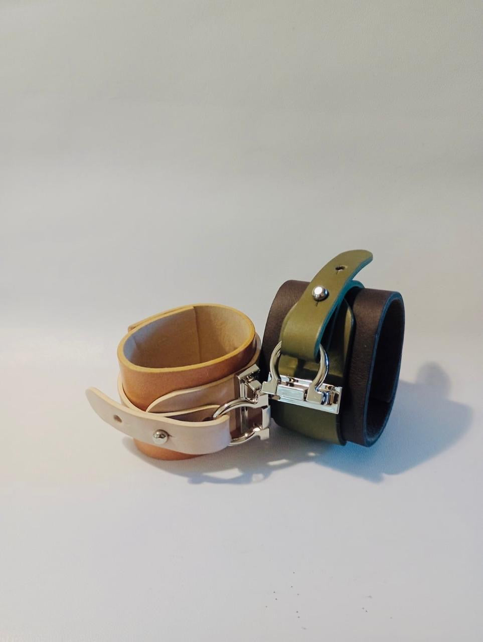 VAINILLA & NUDE • Brazalete 100% cuero. Transferencia bancaria $2475