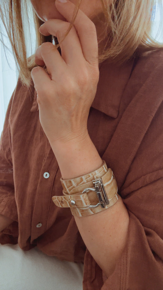 Brazalete 100% cuero. Transferencia bancaria $2500