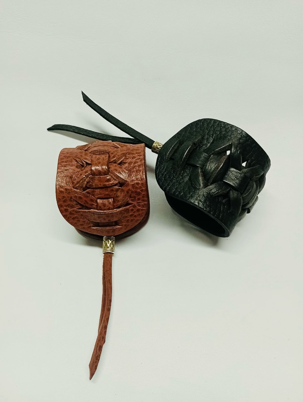 Brazalete 100% cuero. Transferencia bancaria $2450