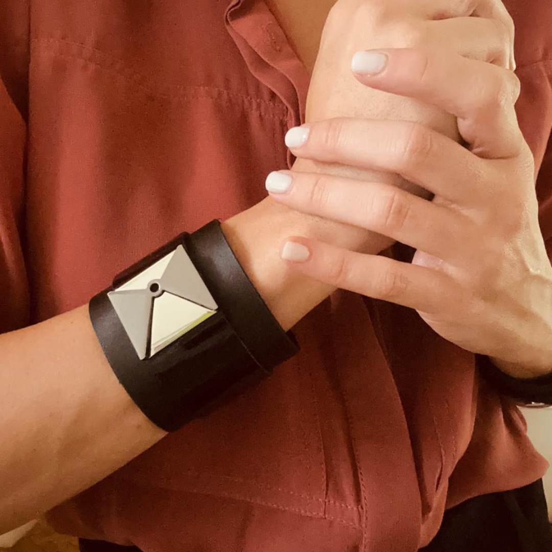 Brazalete 100% cuero. Transferencia bancaria $2500