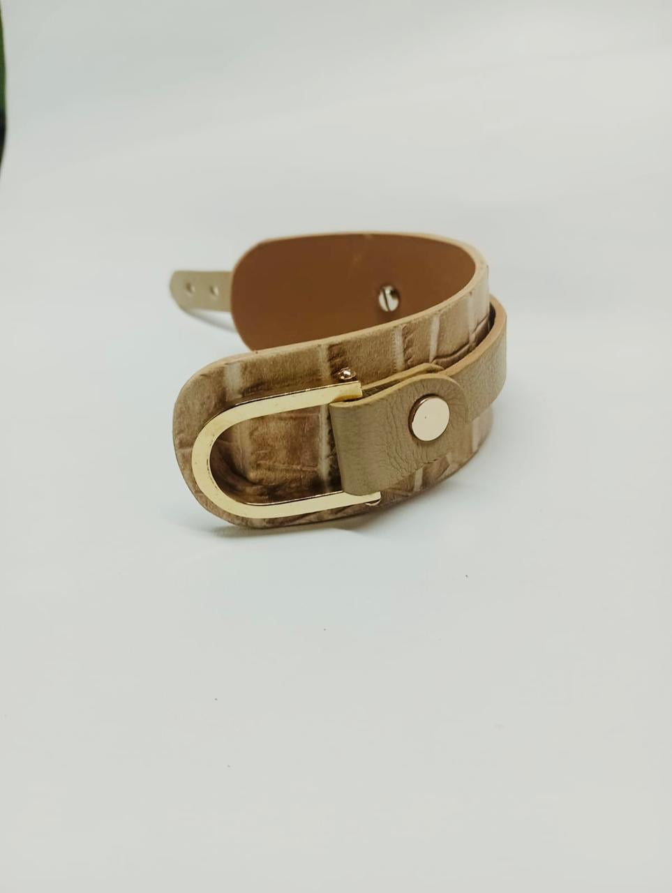 Brazalete 100% cuero. Transferencia bancaria $2500