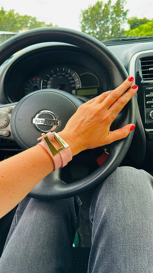 Brazalete 100% cuero. Transferencia bancaria $2500