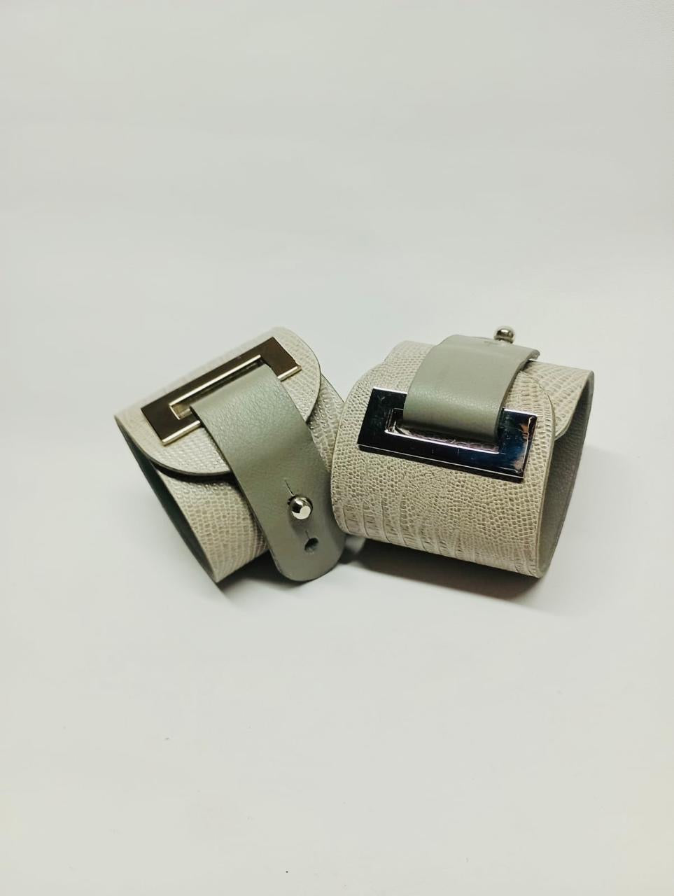 Brazalete 100% cuero. Transferencia bancaria $2500