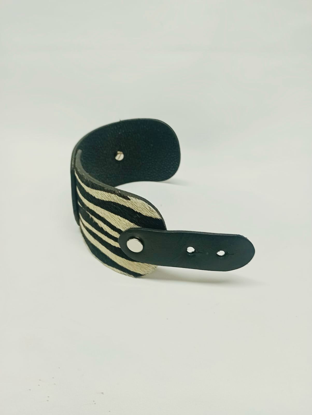 Brazalete 100% cuero. Transferencia bancaria $2900