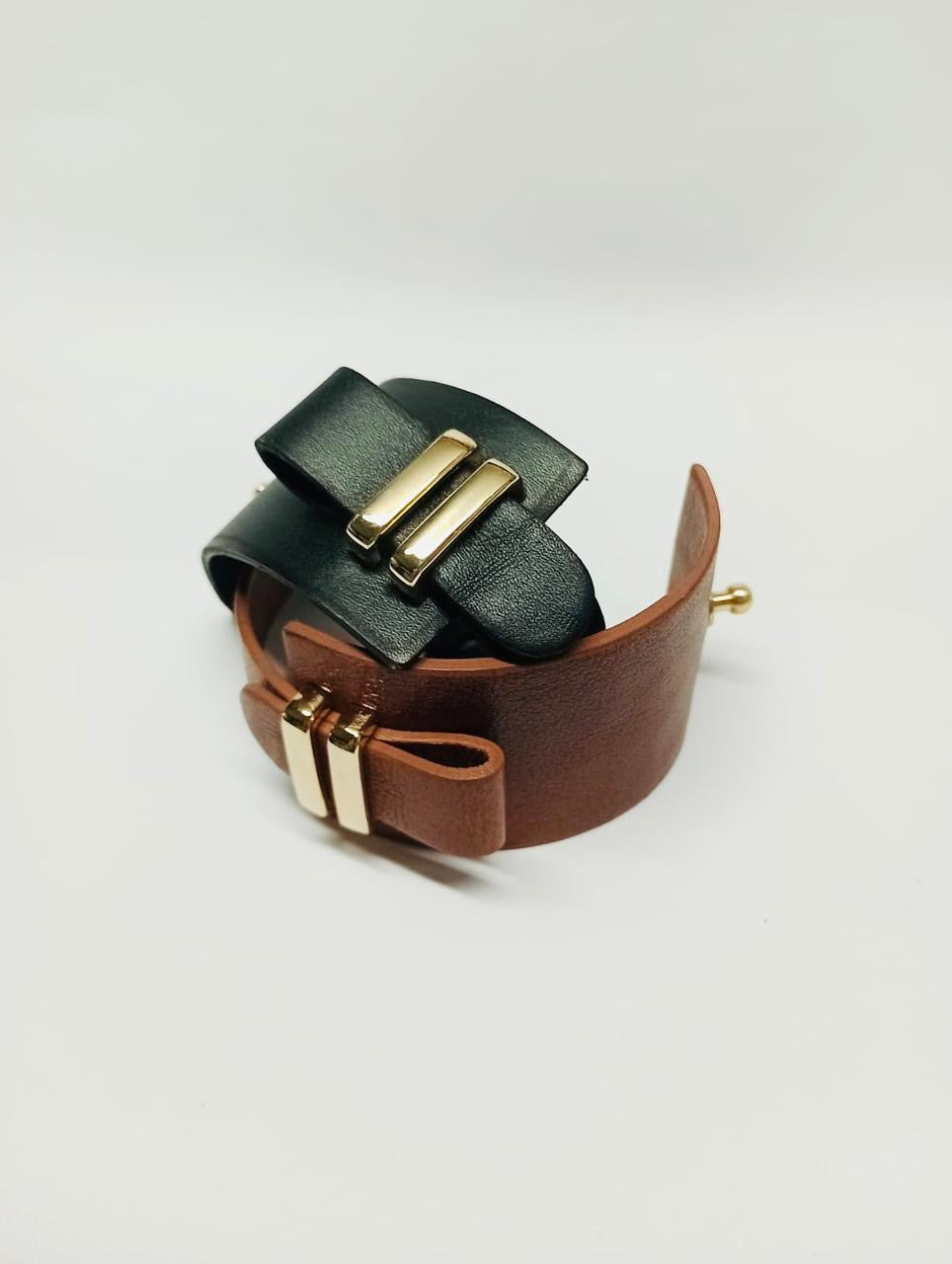Brazalete 100% cuero. Transferencia bancaria $2400