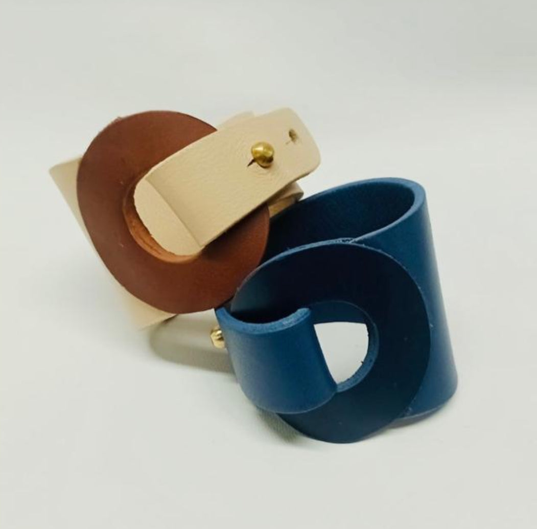 Brazalete 100% cuero. Transferencia bancaria $2500