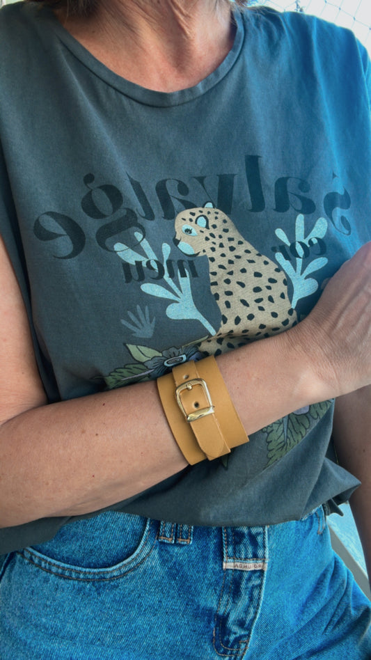Brazalete 100% cuero.                      Transferencia bancaria $1925