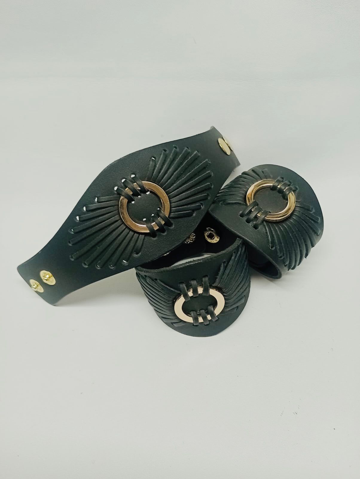 NEGRO • Brazalete 100% cuero. Transferencia bancaria $2480