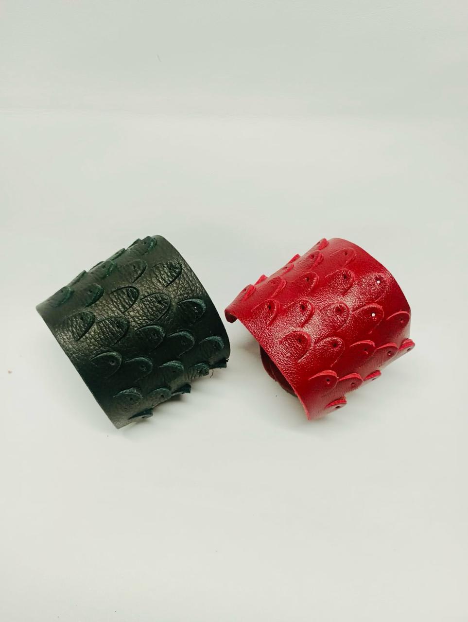 Brazalete 100% cuero. Transferencia bancaria $2000