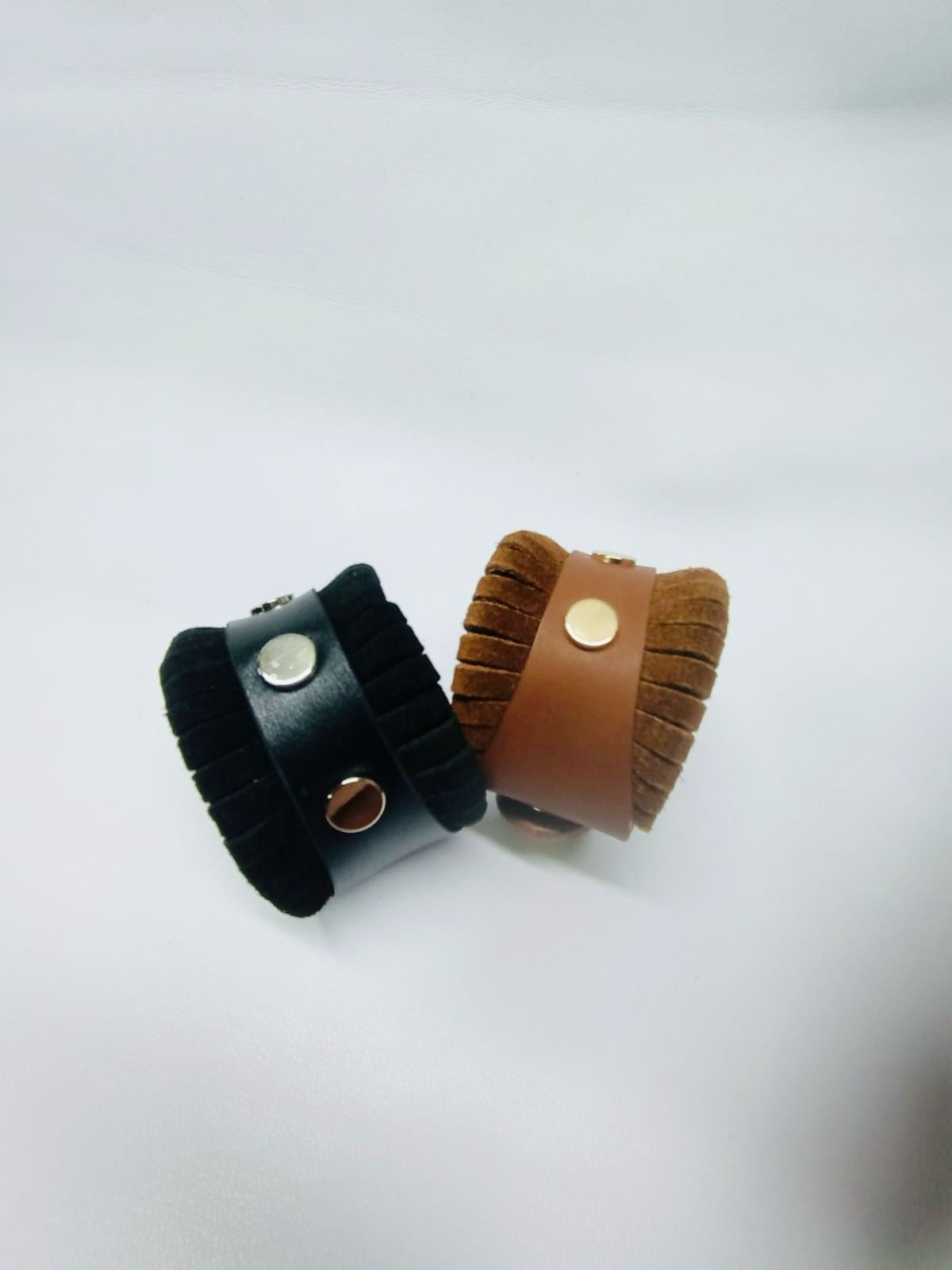 Brazalete 100% cuero. Transferencia bancaria $2500