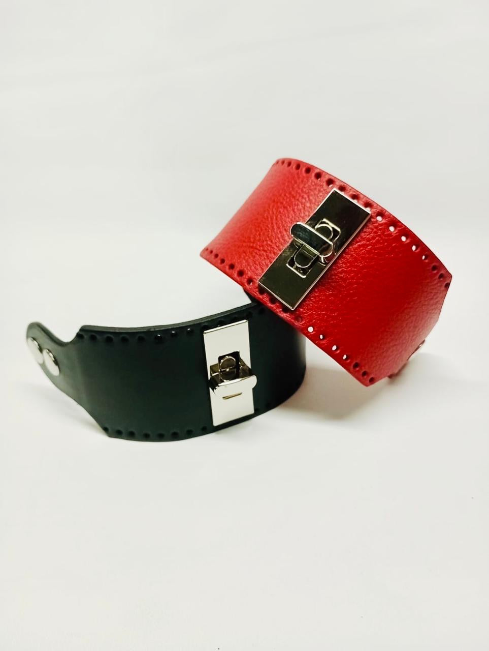 Brazalete 100% cuero. Transferencia bancaria $2500