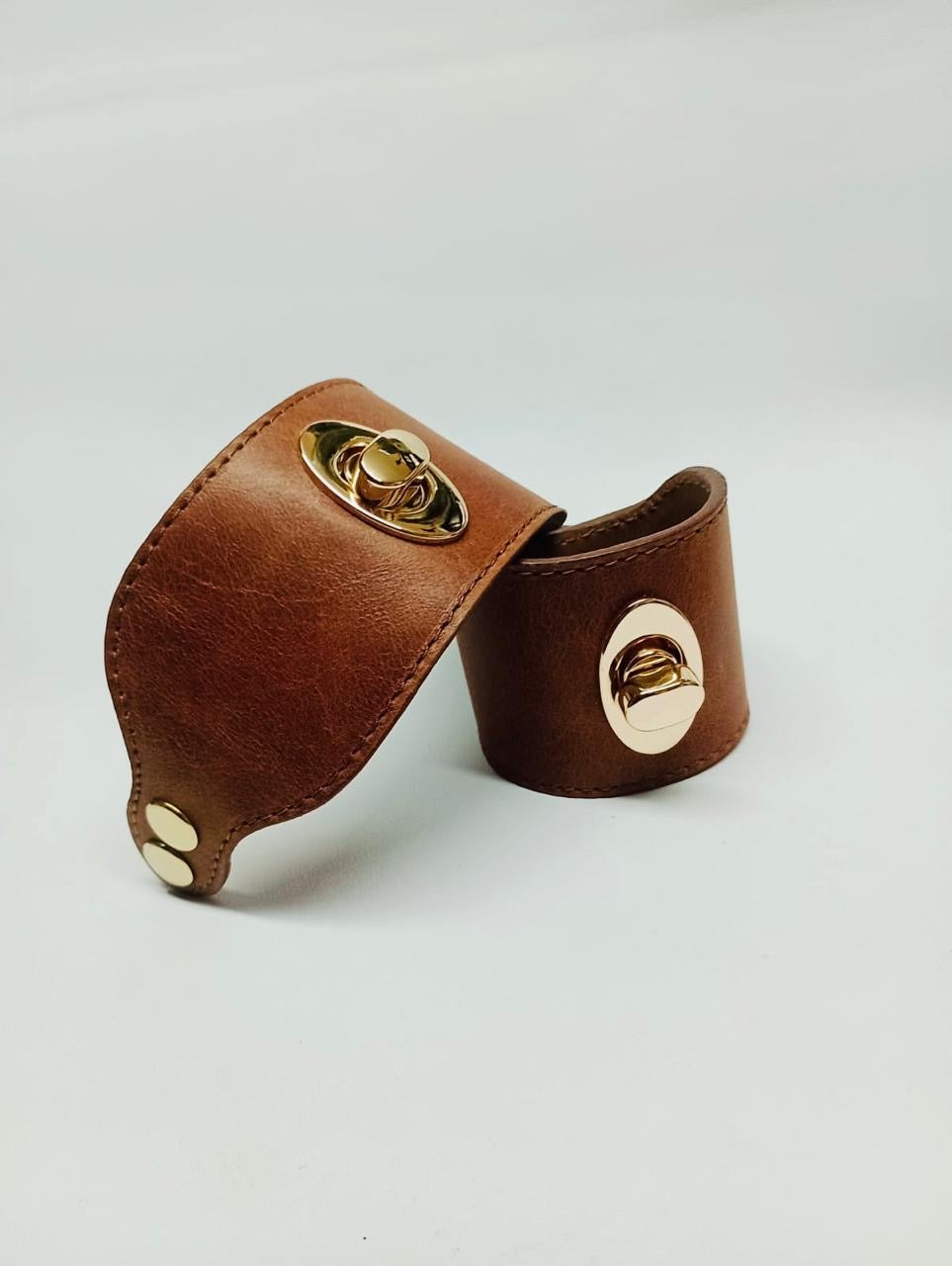 Brazalete 100% cuero. Transferencia bancaria $2500