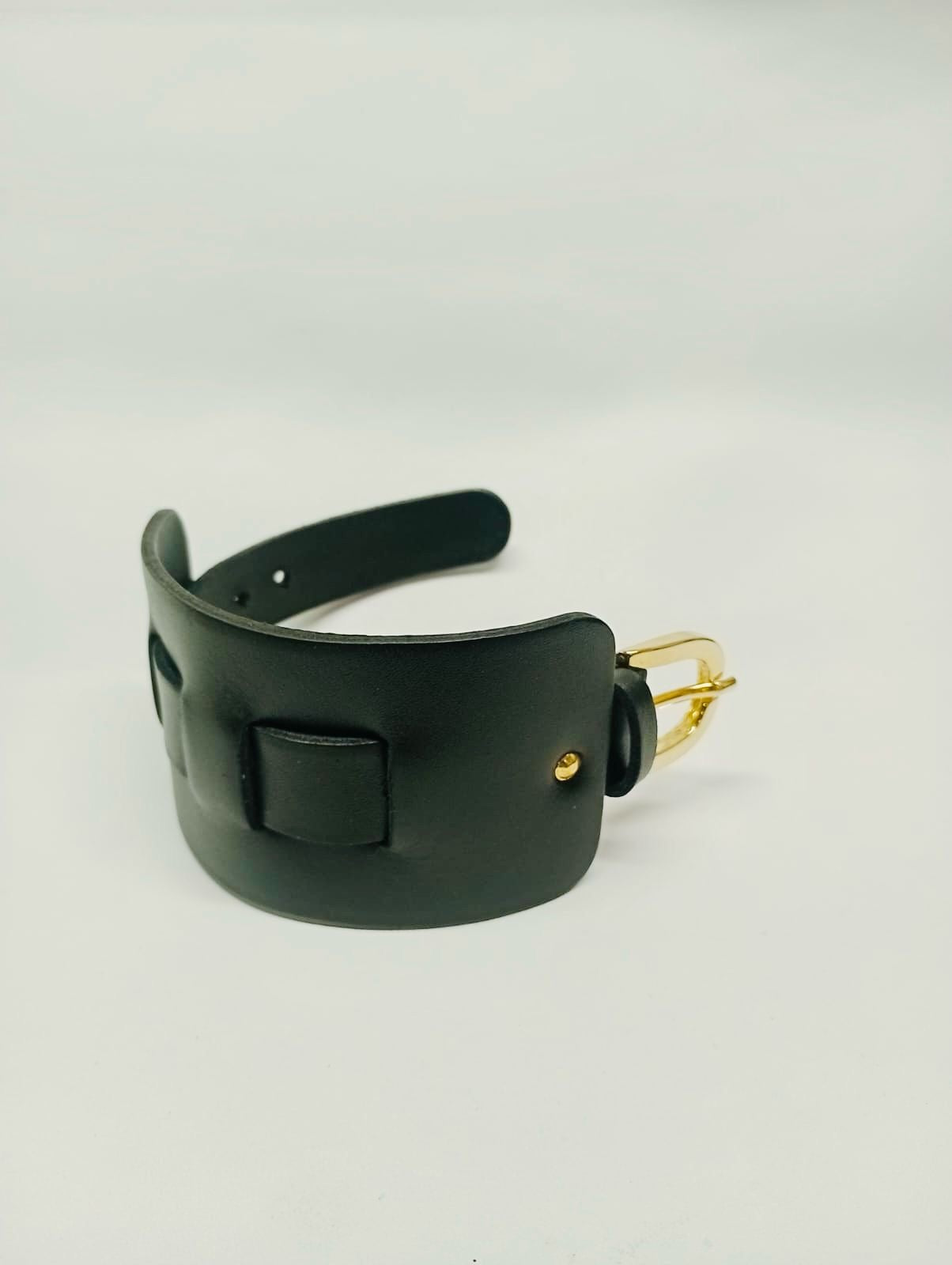 Brazalete 100% cuero. Transferencia bancaria $2500