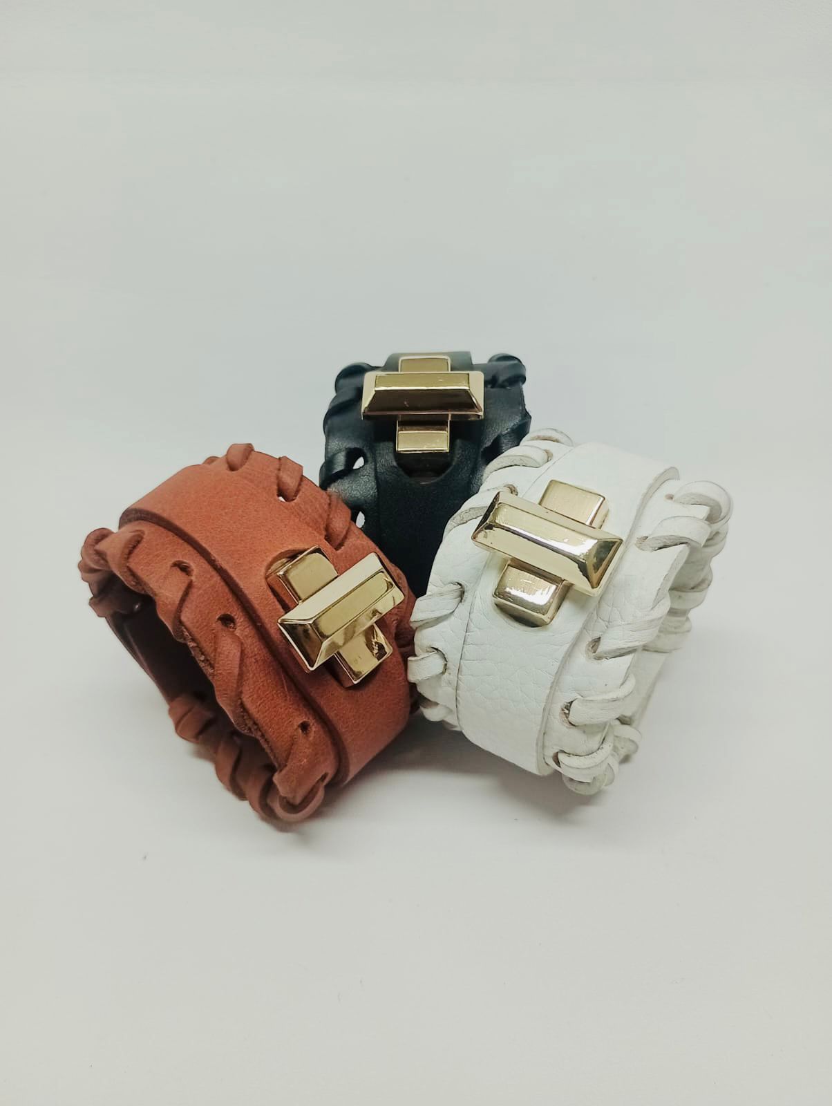 Brazalete 100% cuero. Transferencia bancaria $2650