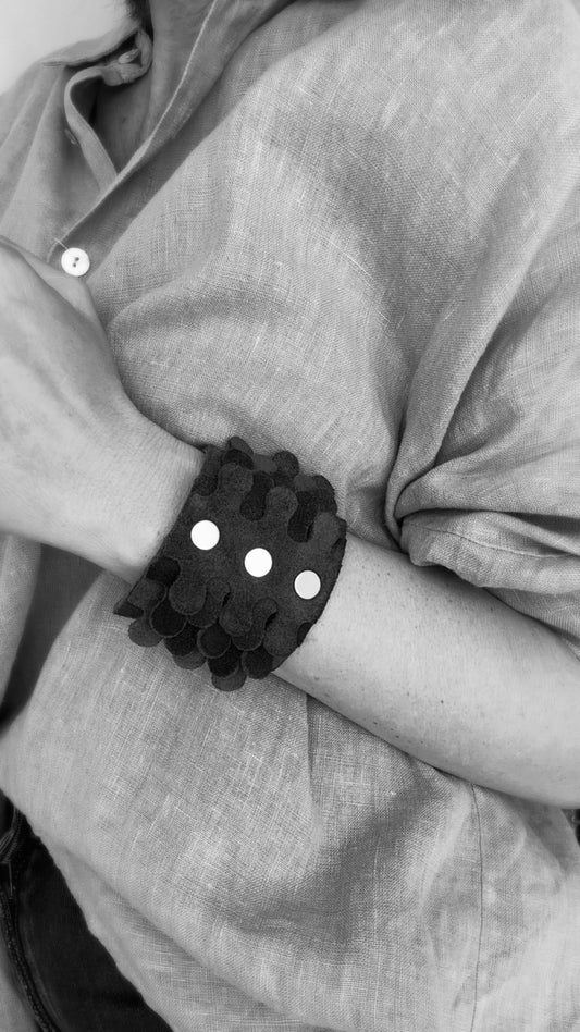 Brazalete 100% cuero. Transferencia bancaria $2600