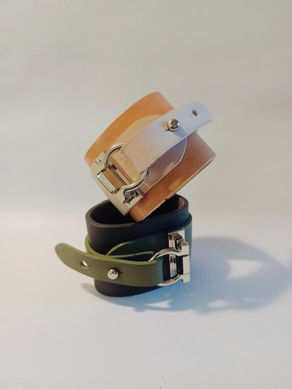 VAINILLA & NUDE • Brazalete 100% cuero. Transferencia bancaria $2475