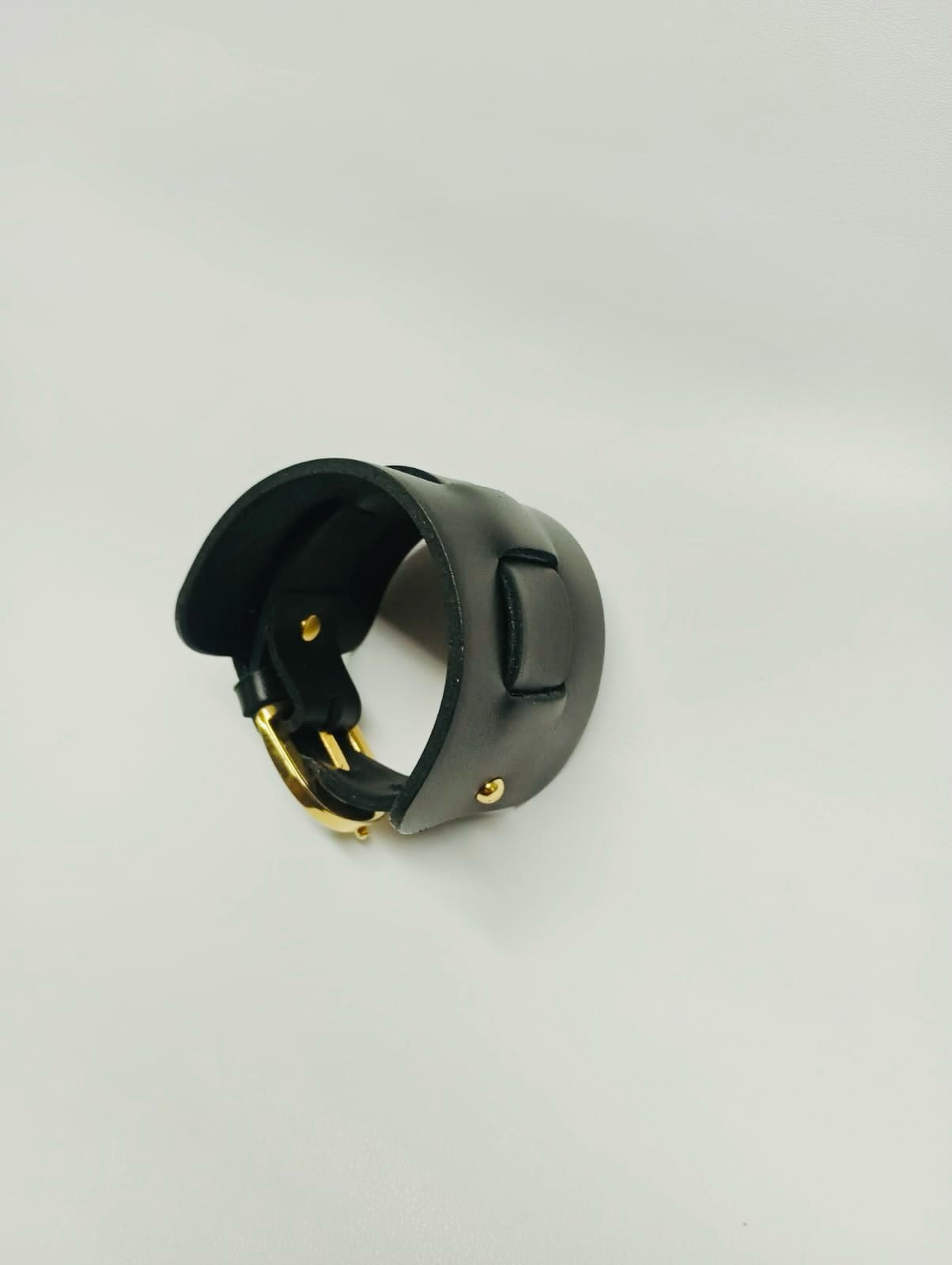 Brazalete 100% cuero. Transferencia bancaria $2500