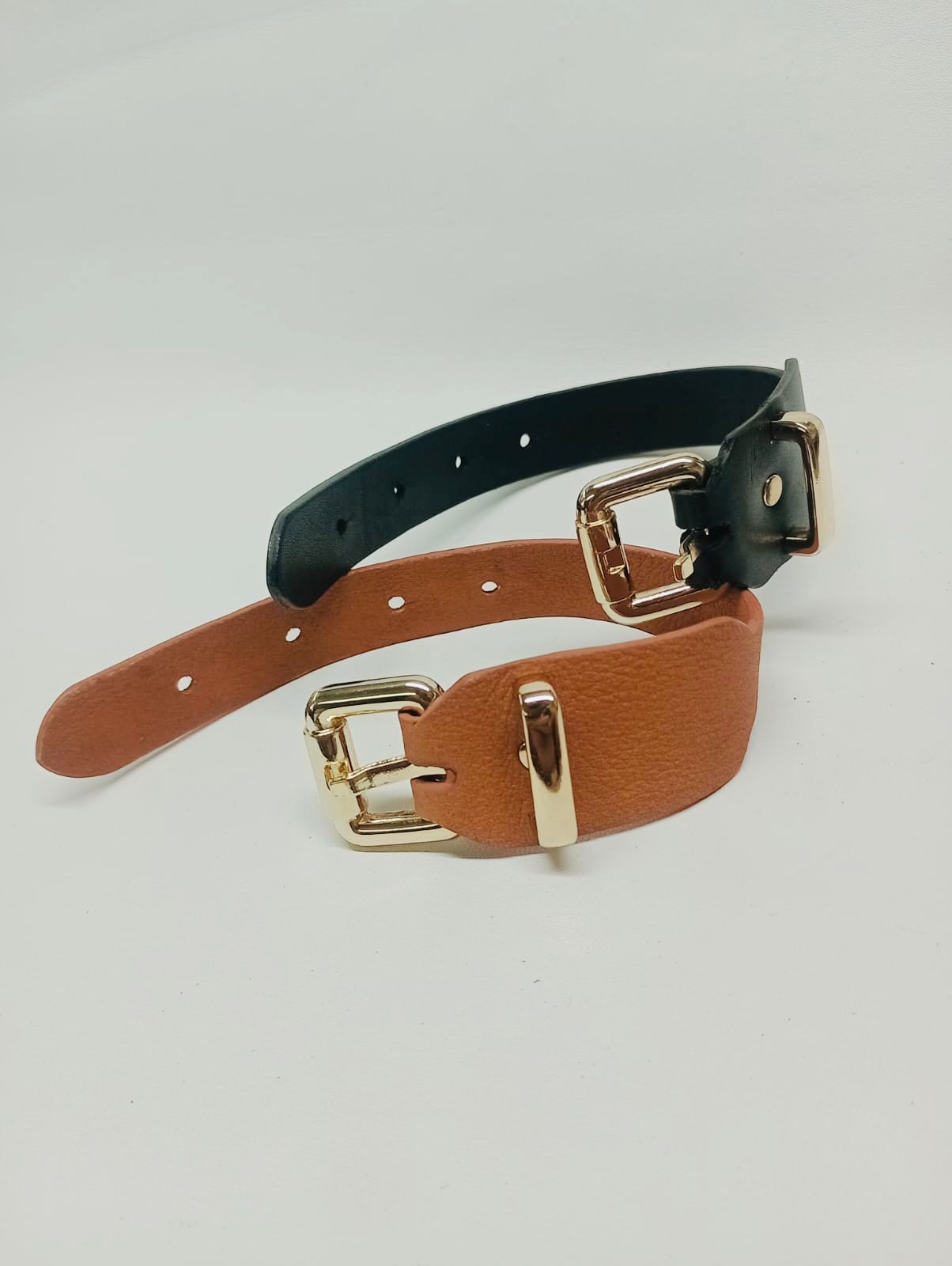 NEGRO • Brazalete 100% cuero. Transferencia bancaria $2450