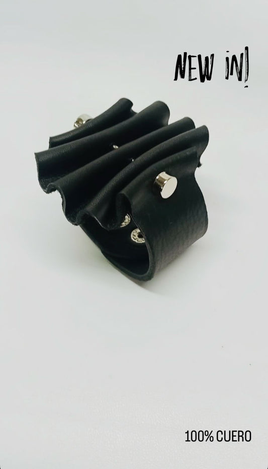Brazalete 100% cuero. Transferencia bancaria $2500