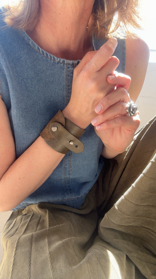 Brazalete 100% cuero. Transferencia bancaria $2600