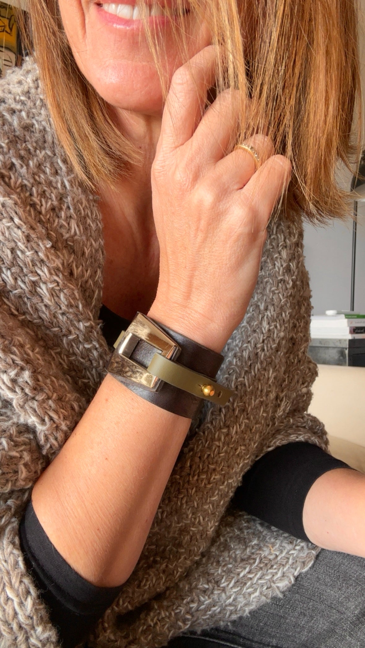 MARRON & VERDE SECO • Brazalete 100% cuero. Transferencia bancaria $2475