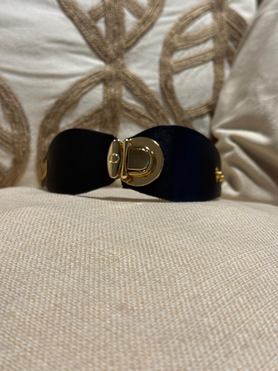 NEGRO • Brazalete 100% cuero. Transferencia bancaria $2650