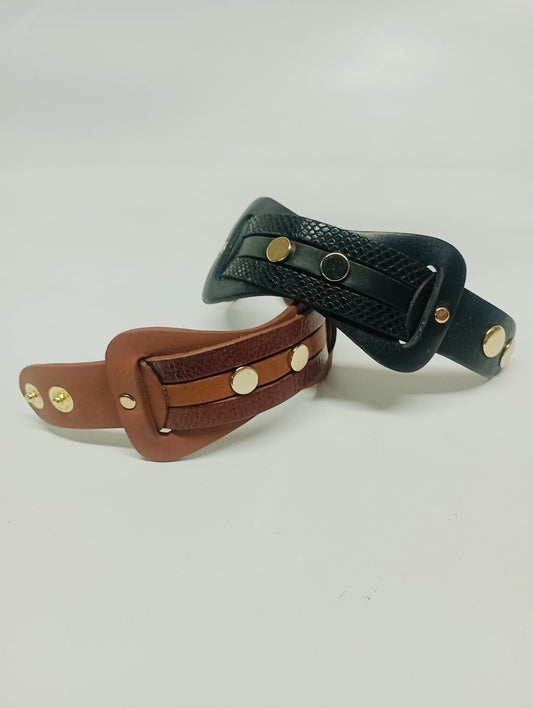 NEGRO • Brazalete 100% cuero. Transferencia bancaria $2475