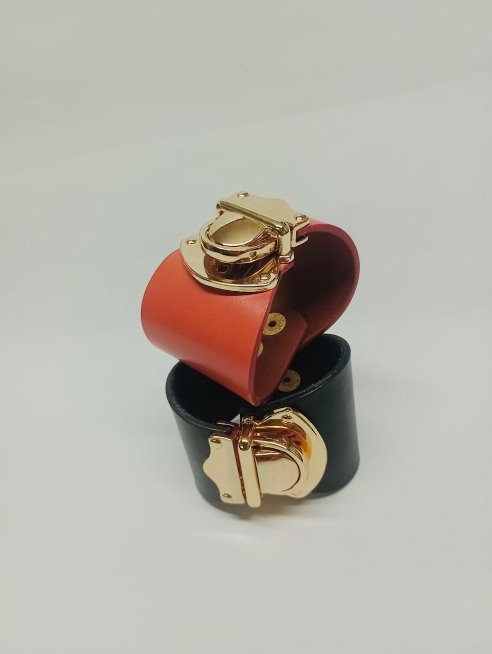 CORAL • Brazalete 100% cuero.              Transferencia bancaria $2550