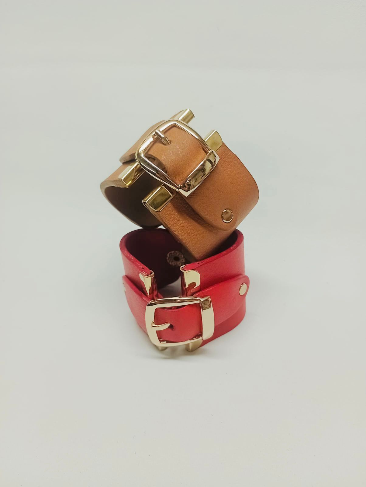 Brazalete 100% cuero. Transferencia bancaria $2500