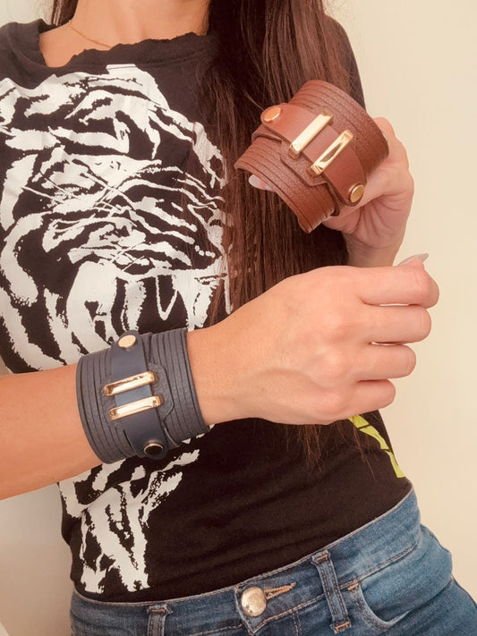 AZUL NOCHE • Brazalete 100% cuero. Transferencia bancaria $2650