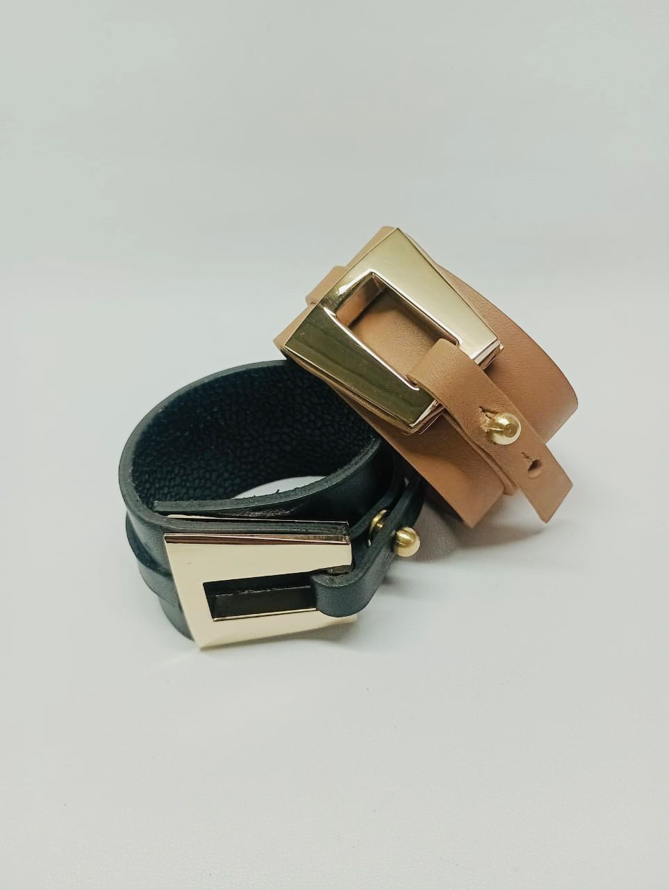 SUELA • Brazalete 100% cuero. Transferencia bancaria $2475
