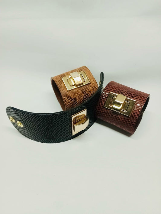 Brazalete 100% cuero. Transferencia bancaria $2500