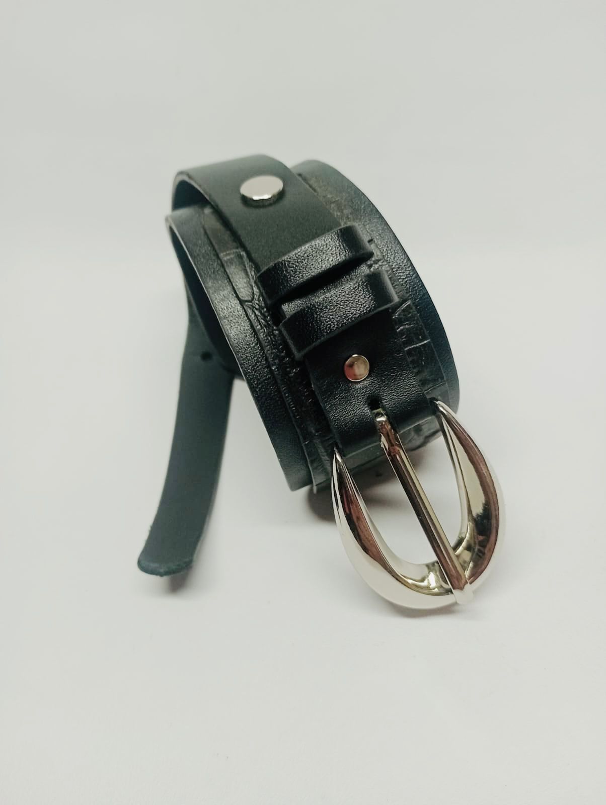 NEGRO • Brazalete 100% cuero. Transferencia bancaria $2450