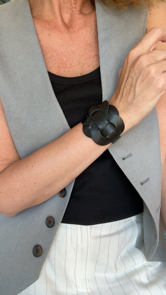 Brazalete 100% cuero. Transferencia bancaria $2520