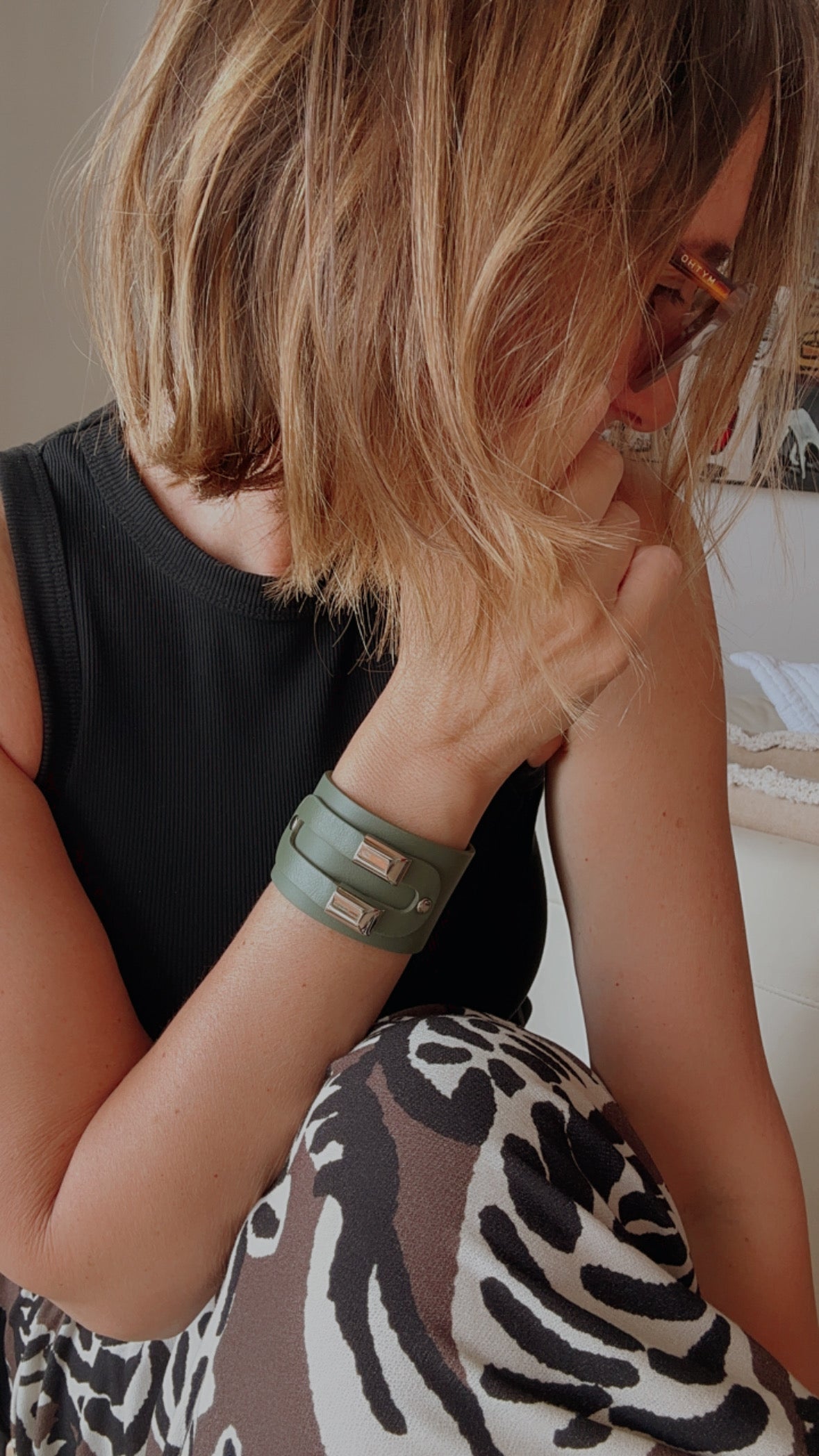 VERDE SECO • Brazalete 100% cuero. Transferencia bancaria $2400