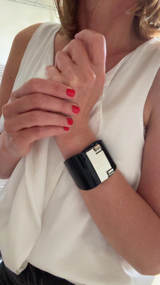 Brazalete 100% cuero. Transferencia bancaria $2500